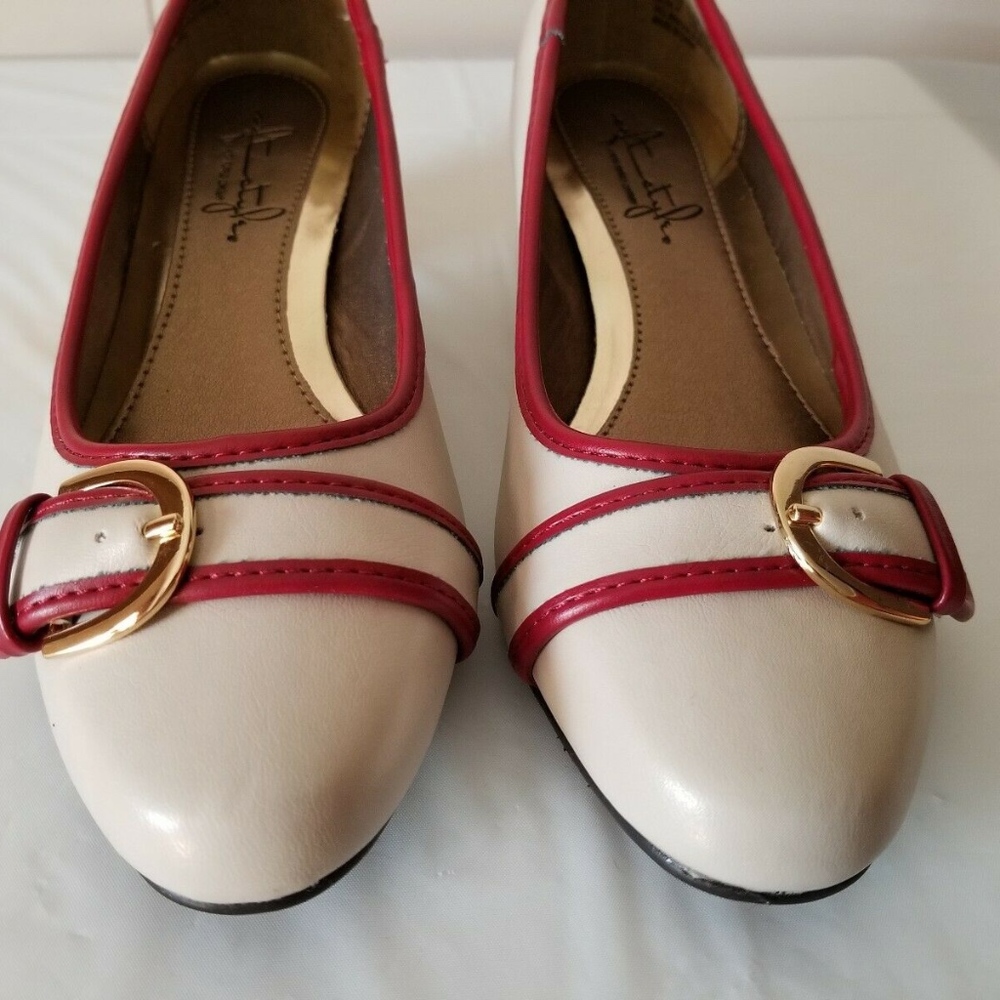 HUSH PUPPY SOFT STYLE BONE/D RED  LOW HEEL SZ 6
